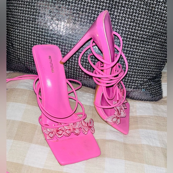 So cute , Pretty little things heels with the straps 👠🩷🩷🩷 - Picture 3 of 4